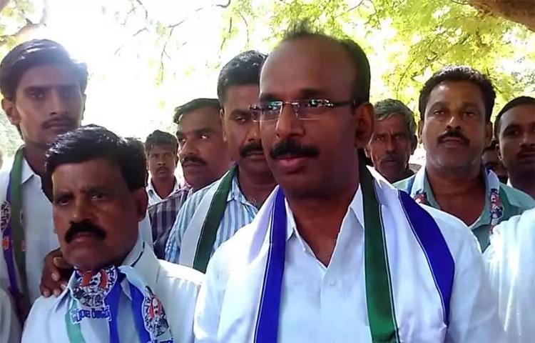 పట్టాభి వెంటనే క్షమాపణ చెప్పాలి పట్టాభి వెంటనే క్షమాపణ చెప్పాలి