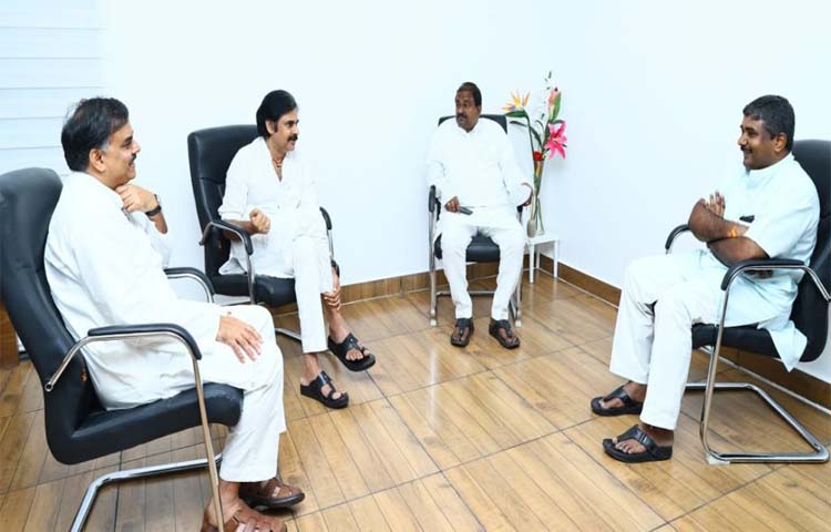 పవన్ కళ్యాణ్ లెక్క తెల్చేశారా.. నోటికొచ్చిన అంకె చెబుతున్నారా! పవన్ కళ్యాణ్ లెక్క తెల్చేశారా.. నోటికొచ్చిన అంకె చెబుతున్నారా!