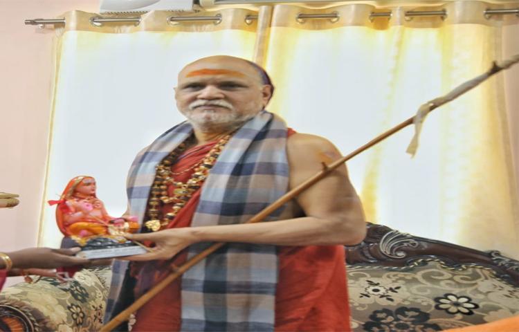 కేసీఆర్ చరిత్రలో నిలిచిపోతారు : స్వరూపానందేంద్ర కేసీఆర్ చరిత్రలో నిలిచిపోతారు : స్వరూపానందేంద్ర