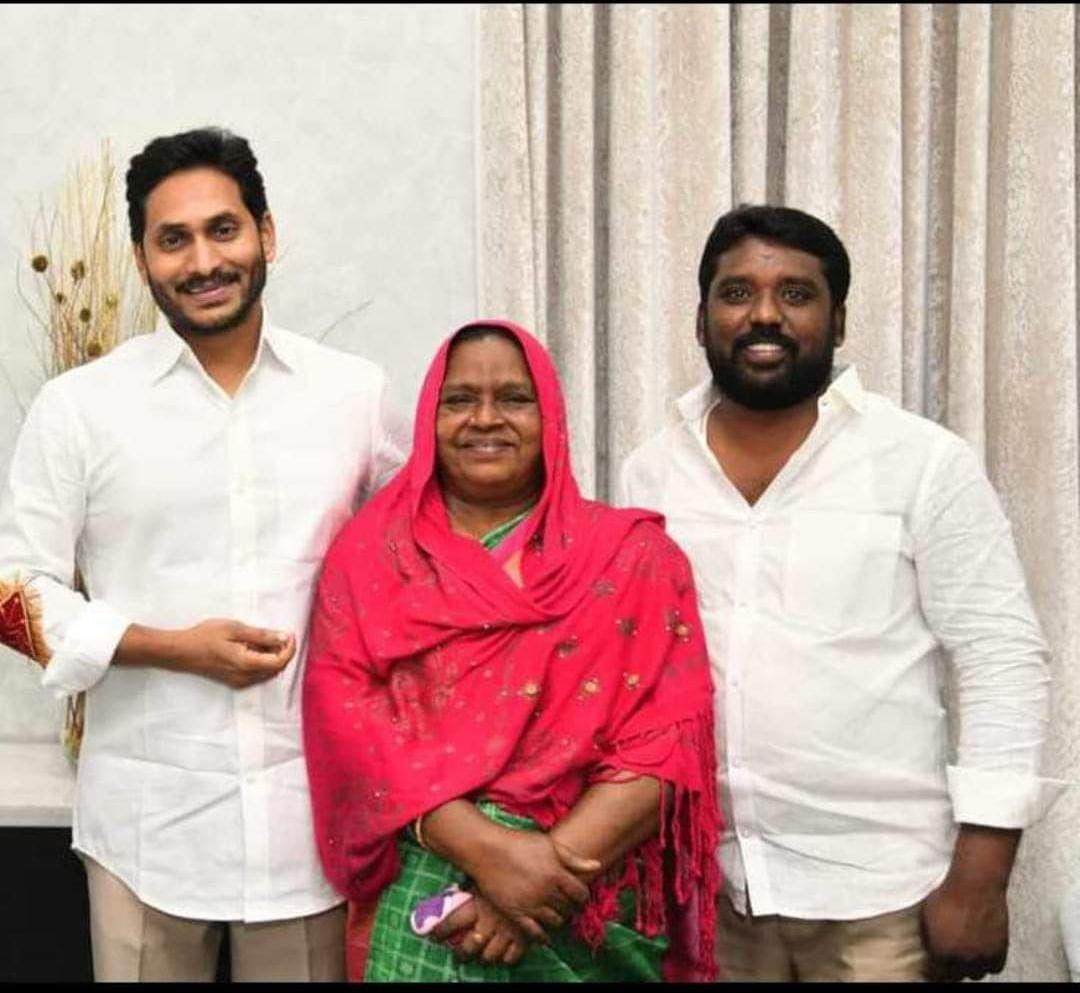 ఎమ్మెల్సీ కరీమున్నీసా హఠాన్మరణం: ముఖ్యమంత్రి దిగ్భ్రాంతి ఎమ్మెల్సీ కరీమున్నీసా హఠాన్మరణం: ముఖ్యమంత్రి దిగ్భ్రాంతి