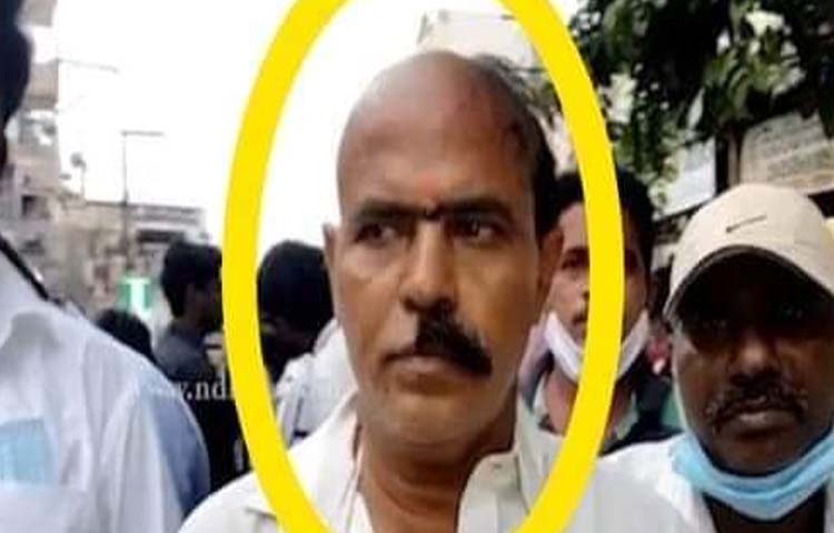 అరగుండు గీయించుకున్న టీడీపీ నేత అరగుండు గీయించుకున్న టీడీపీ నేత