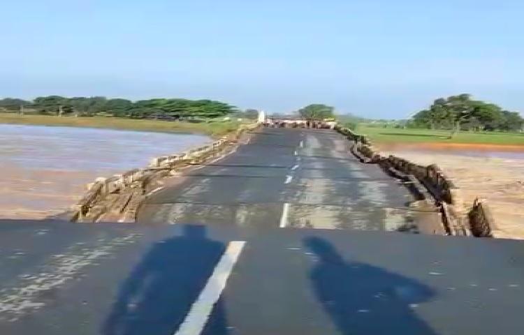 తెగిన కమలాపురం వంతెన తెగిన కమలాపురం వంతెన