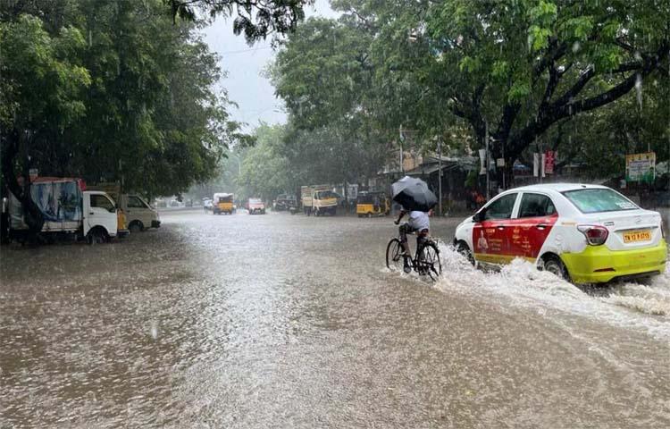 చెన్నైలో రెడ్ అలర్ట్..! చెన్నైలో రెడ్ అలర్ట్..!