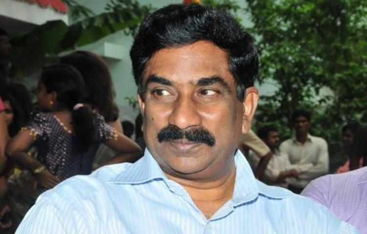 ఏబీఎన్ ఆంధ్ర జ్యోతి కార్యాలయం వద్ద యువకుల నిరసన..! ఏబీఎన్ ఆంధ్ర జ్యోతి కార్యాలయం వద్ద యువకుల నిరసన..!