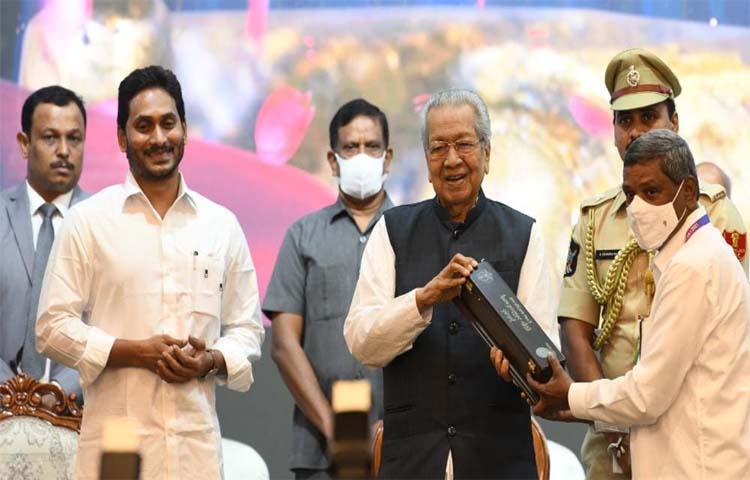 మహానుభావులను సత్కరించడం దేవుడిచ్చిన వరం మహానుభావులను సత్కరించడం దేవుడిచ్చిన వరం