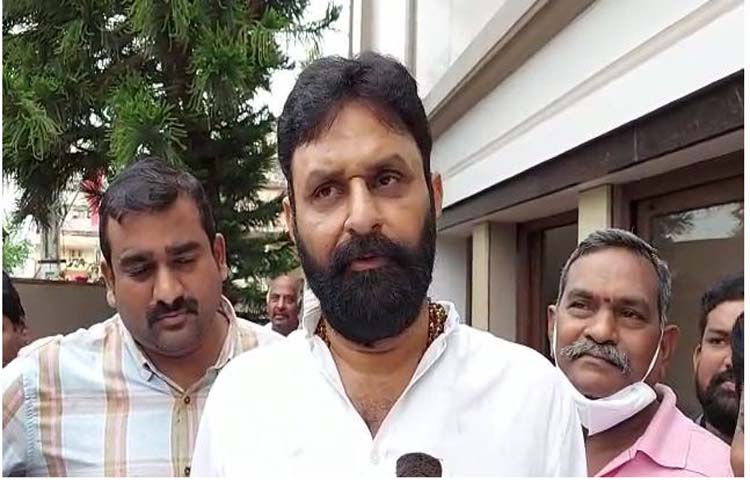 పవన్ కళ్యాణ్, చంద్రబాబుకు భయపడే వ్యక్తులు ఇక్కడ ఎవరూ లేరు పవన్ కళ్యాణ్, చంద్రబాబుకు భయపడే వ్యక్తులు ఇక్కడ ఎవరూ లేరు