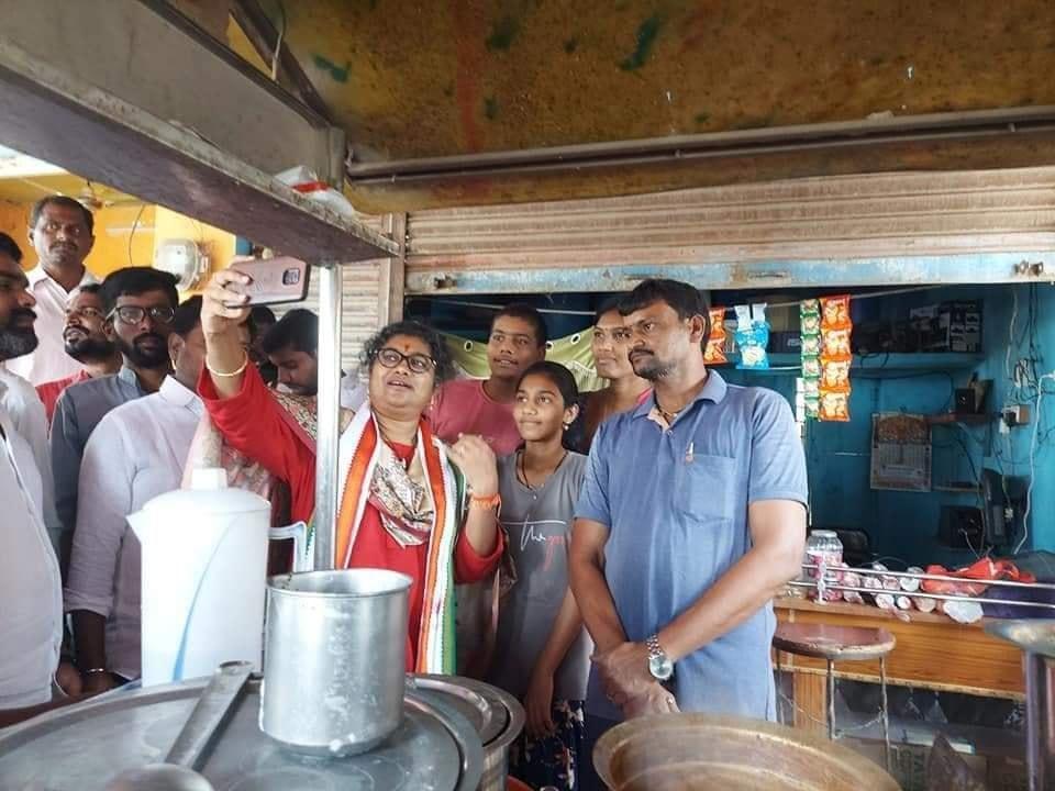 మునుగోడును కాంగ్రెస్ నిలబెట్టుకుంటుంది: పాల్వాయి స్రవంతి మునుగోడును కాంగ్రెస్ నిలబెట్టుకుంటుంది: పాల్వాయి స్రవంతి