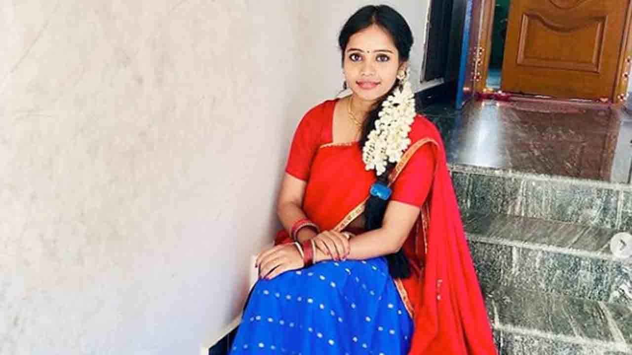 మరో సినీ నటి ఆత్మహత్య.. ప్రేమే కారణమా? మరో సినీ నటి ఆత్మహత్య.. ప్రేమే కారణమా?