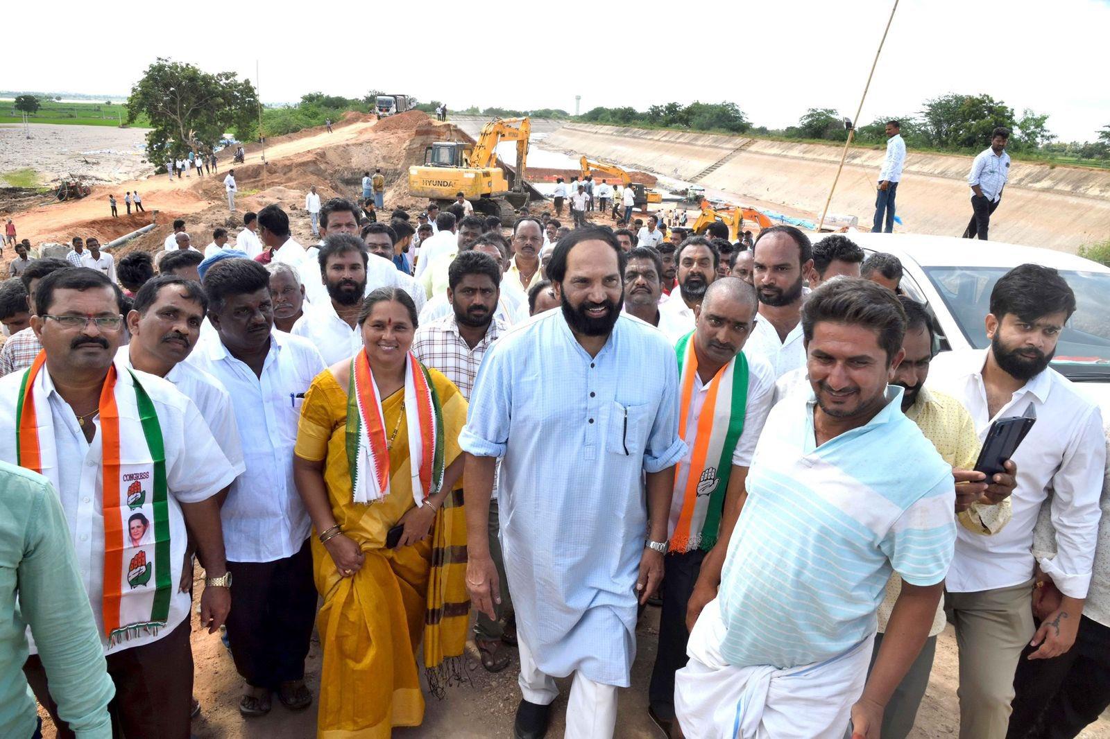 ప్రభుత్వ నిర్లక్ష్యంతోనే సాగర్ కాల్వకు గండి: ఎంపీ ఉత్తమ్ ప్రభుత్వ నిర్లక్ష్యంతోనే సాగర్ కాల్వకు గండి: ఎంపీ ఉత్తమ్