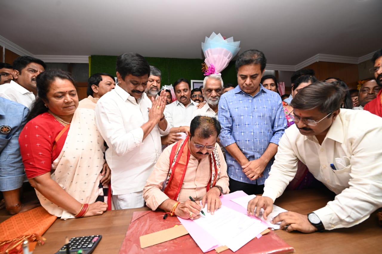 ‘పవర్ లూమ్ టెక్స్టైల్స్’ ఛైర్మన్గా గూడూరి బాధ్యతల స్వీకరణ ‘పవర్ లూమ్ టెక్స్టైల్స్’ ఛైర్మన్గా గూడూరి బాధ్యతల స్వీకరణ
