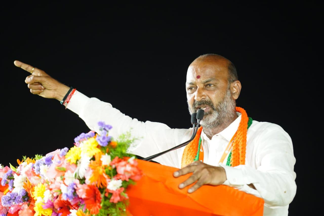 బండి “ఐపాయె”.. నెటిజన్ల సెటైర్లు బండి “ఐపాయె”.. నెటిజన్ల సెటైర్లు