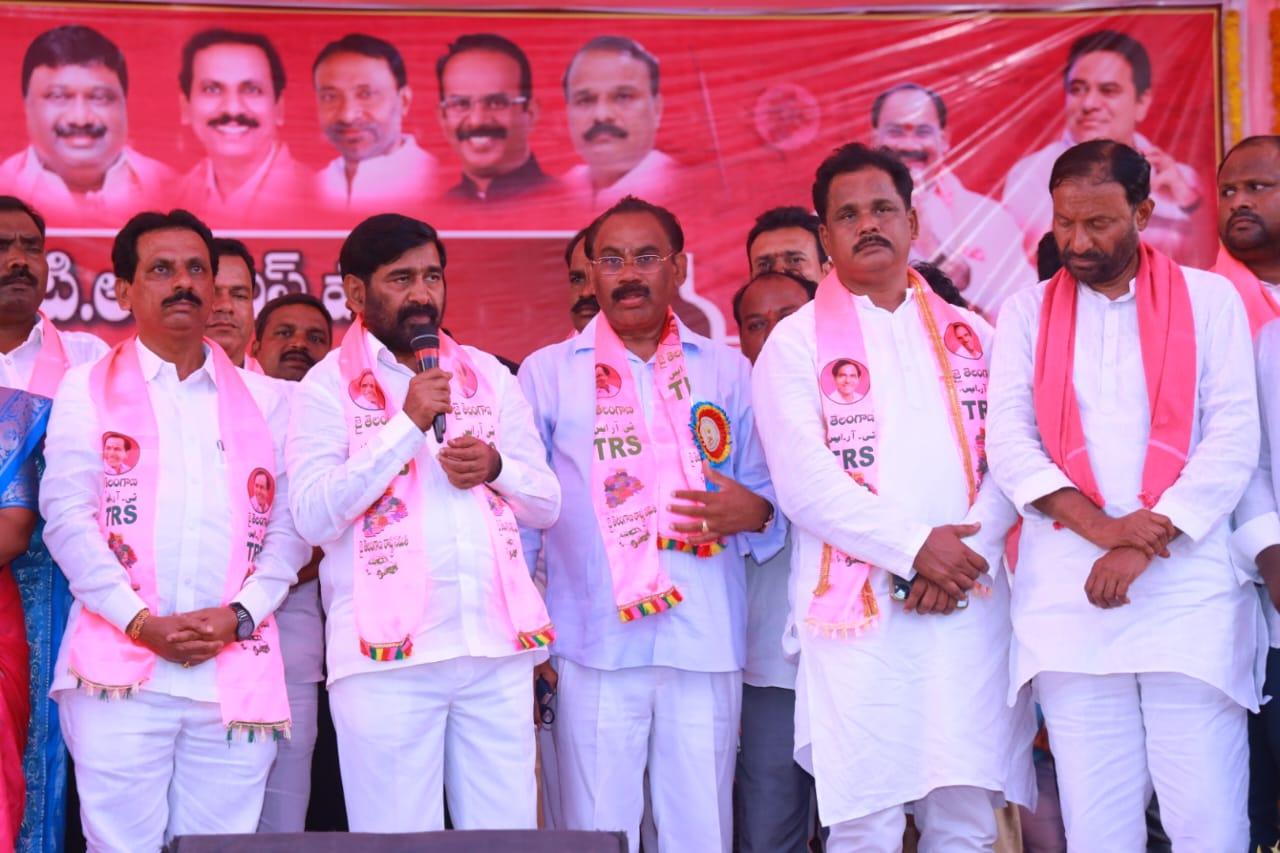 మునుగోడును జీవచ్చంగా మార్చింది కాంగ్రెస్, బీజేపీలే: మంత్రి జగదీశ్ రెడ్డి మునుగోడును జీవచ్చంగా మార్చింది కాంగ్రెస్, బీజేపీలే: మంత్రి జగదీశ్ రెడ్డి