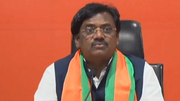 సచివాలయానికి, కాళేశ్వరానికి అంబేద్కర్ పేరు పెట్టాలి: మాజీ ఎంపీ వివేక్ సచివాలయానికి, కాళేశ్వరానికి అంబేద్కర్ పేరు పెట్టాలి: మాజీ ఎంపీ వివేక్