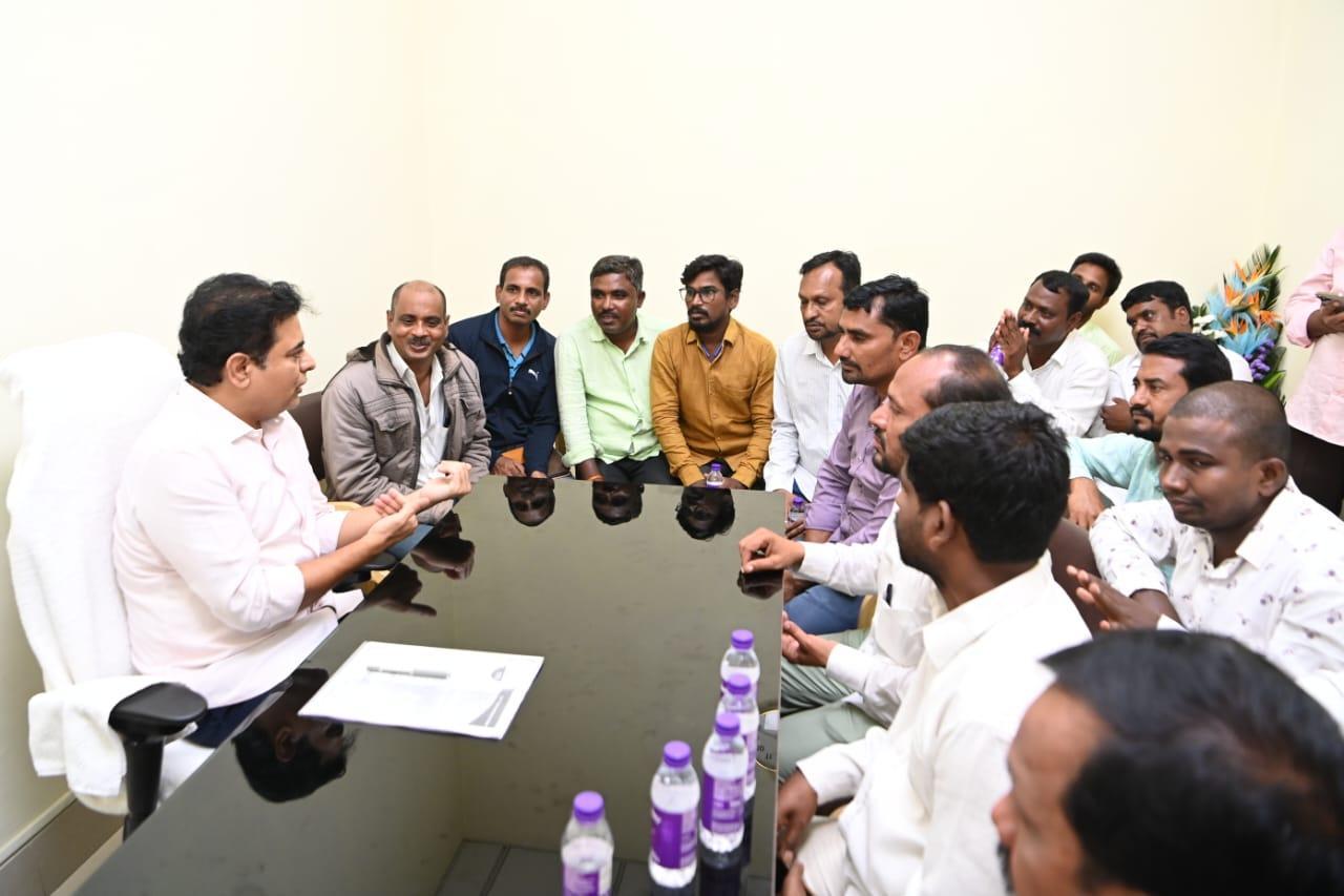 విధుల్లో చేరండి..18న సీఎస్తో సమావేశంలో నిర్ణయం:మంత్రి కేటీఆర్ సూచన విధుల్లో చేరండి..18న సీఎస్తో సమావేశంలో నిర్ణయం:మంత్రి కేటీఆర్ సూచన