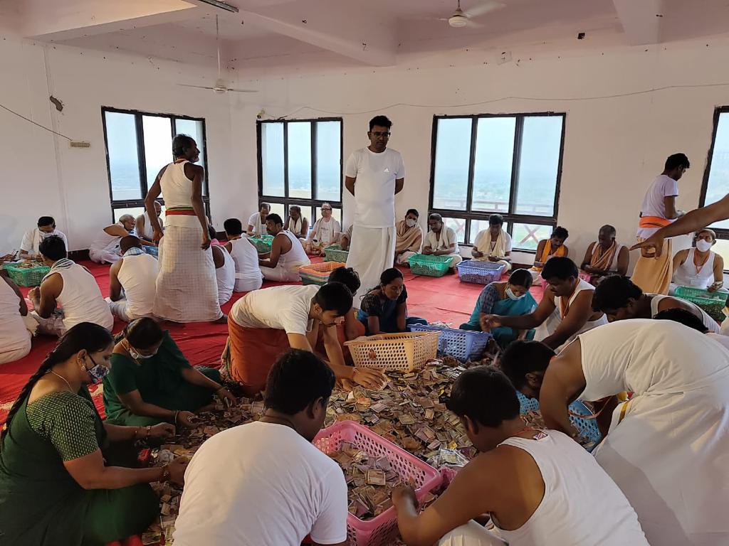 యాదాద్రి: నృసింహుడి హుండీ ఆదాయం రూ.90.33 లక్షలు యాదాద్రి: నృసింహుడి హుండీ ఆదాయం రూ.90.33 లక్షలు