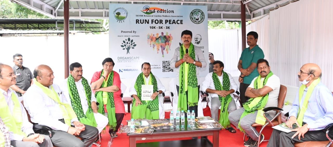 ‘బొటానికల్ గార్డెన్స్’ గౌరవాధ్యక్షుడిగా ఎంపీ జోగినపల్లి సంతోష్ కుమార్ ‘బొటానికల్ గార్డెన్స్’ గౌరవాధ్యక్షుడిగా ఎంపీ జోగినపల్లి సంతోష్ కుమార్