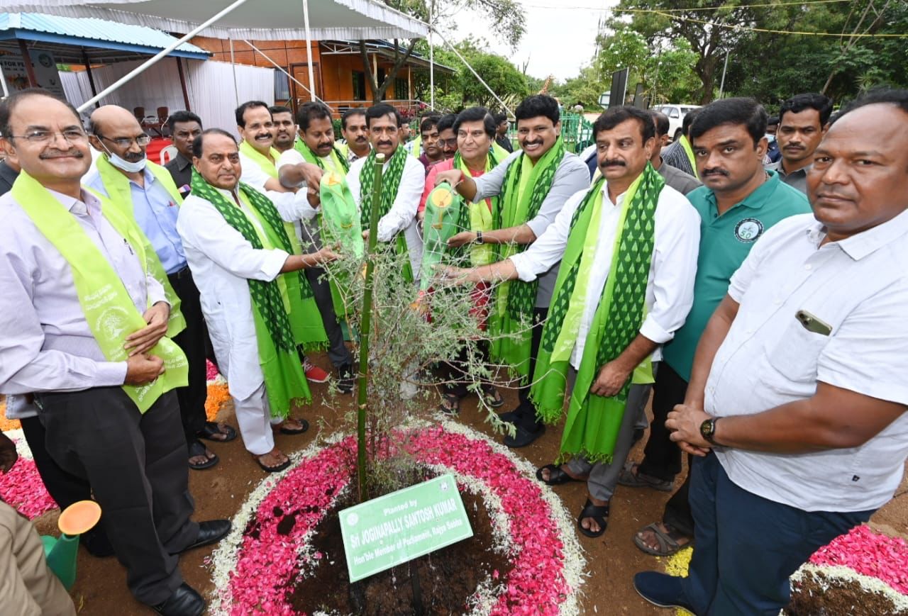 జమ్మి చెట్టు, పాలపిట్ట తెలంగాణ సంస్కృతిలో భాగం: ఎంపీ జోగినపల్లి సంతోష్ జమ్మి చెట్టు, పాలపిట్ట తెలంగాణ సంస్కృతిలో భాగం: ఎంపీ జోగినపల్లి సంతోష్