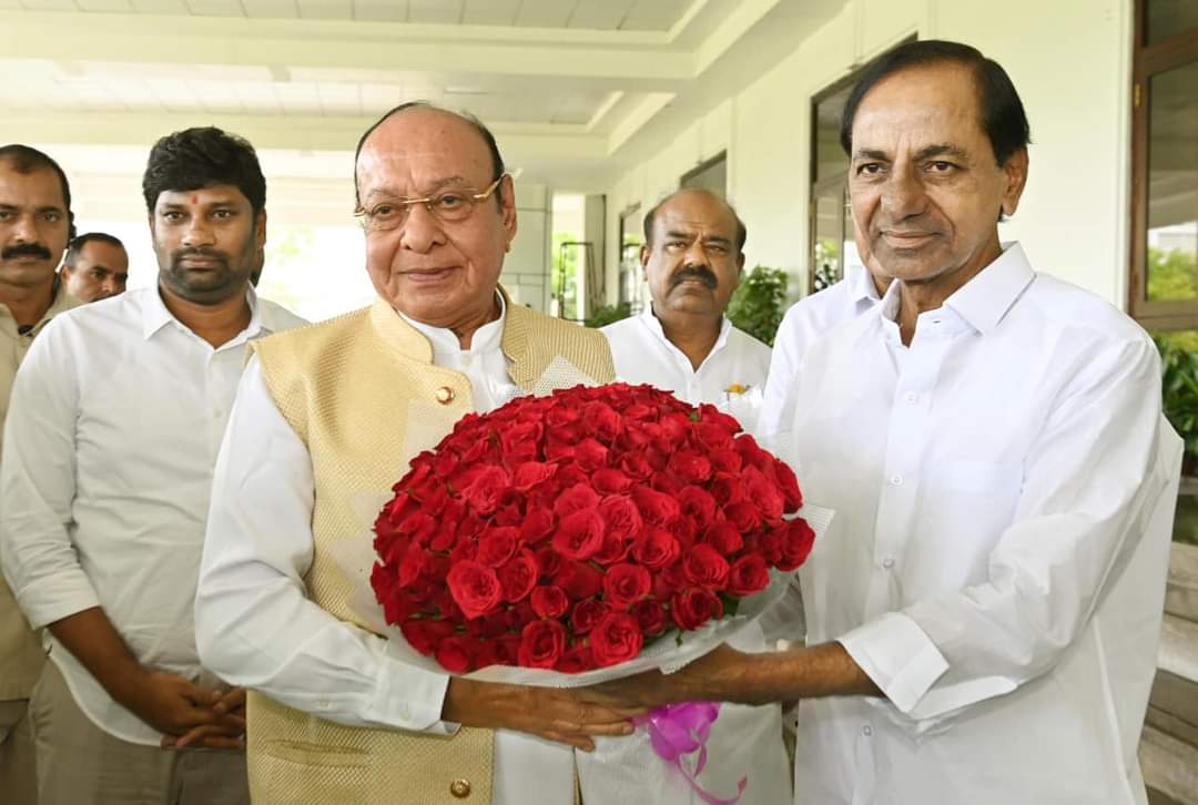 సీఎం కేసీఆర్తో గుజరాత్ మాజీ సీఎం శంకర్ సింగ్ వాఘేలా భేటీ సీఎం కేసీఆర్తో గుజరాత్ మాజీ సీఎం శంకర్ సింగ్ వాఘేలా భేటీ
