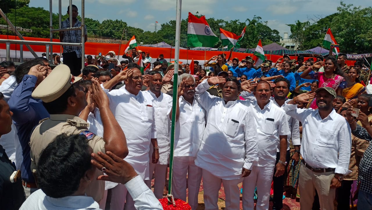 మిర్యాలగూడలో ఘనంగా తెలంగాణ జాతీయ సమైక్యత వజ్రోత్సవాలు మిర్యాలగూడలో ఘనంగా తెలంగాణ జాతీయ సమైక్యత వజ్రోత్సవాలు