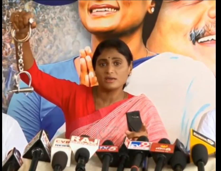 YSRను కుట్ర చేసి చంపారు: వైఎస్ షర్మిల YSRను కుట్ర చేసి చంపారు: వైఎస్ షర్మిల