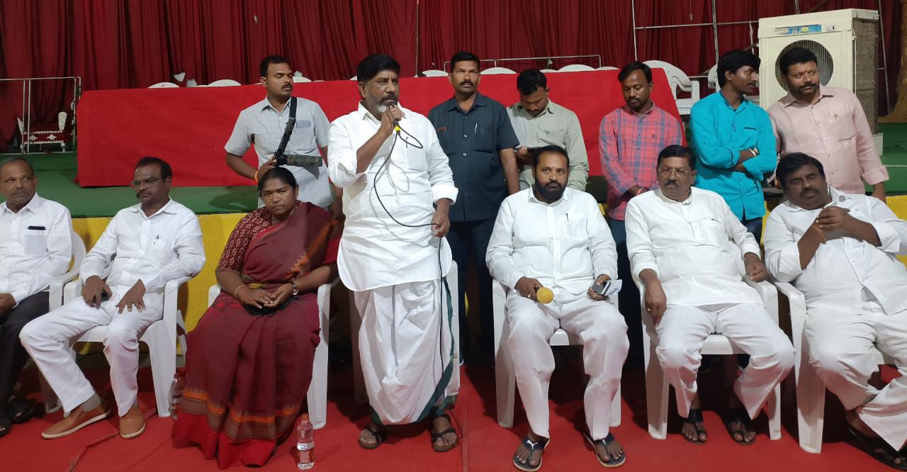బీజేపీ, టీఆర్ఎస్ల ఓటమితోనే ప్రజలకు మేలు: భట్టి బీజేపీ, టీఆర్ఎస్ల ఓటమితోనే ప్రజలకు మేలు: భట్టి