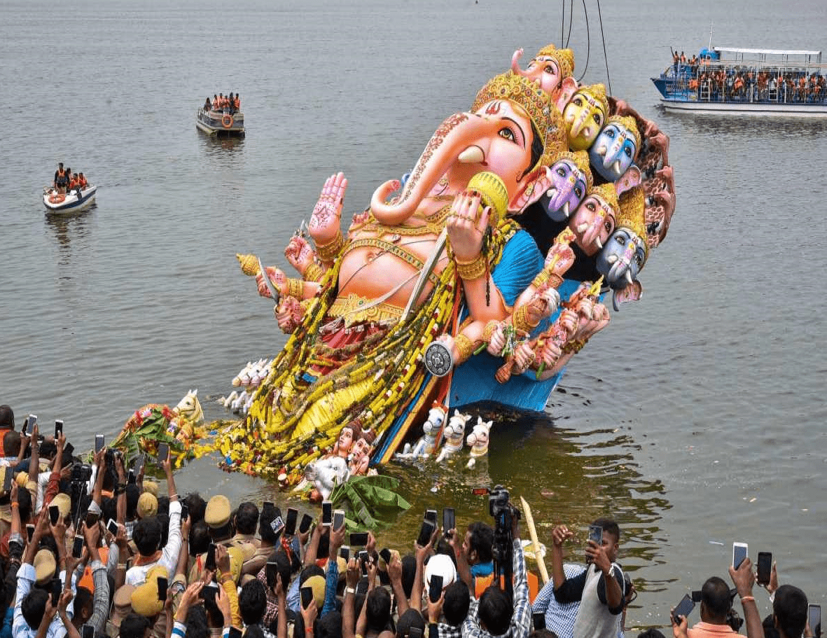 గణేశ్ నిమజ్జనం.. మూడు జిల్లాలకు ప్రభుత్వం సెలవు గణేశ్ నిమజ్జనం.. మూడు జిల్లాలకు ప్రభుత్వం సెలవు