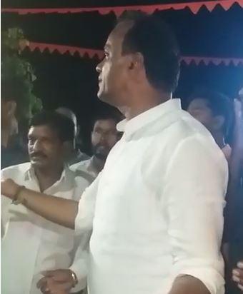 మూడేండ్లు గ్రామానికి ఎందుకు రాలే.. మర్రిగూడెంలో రాజగోపాల్ రెడ్డికి నిరసన సెగ మూడేండ్లు గ్రామానికి ఎందుకు రాలే.. మర్రిగూడెంలో రాజగోపాల్ రెడ్డికి నిరసన సెగ