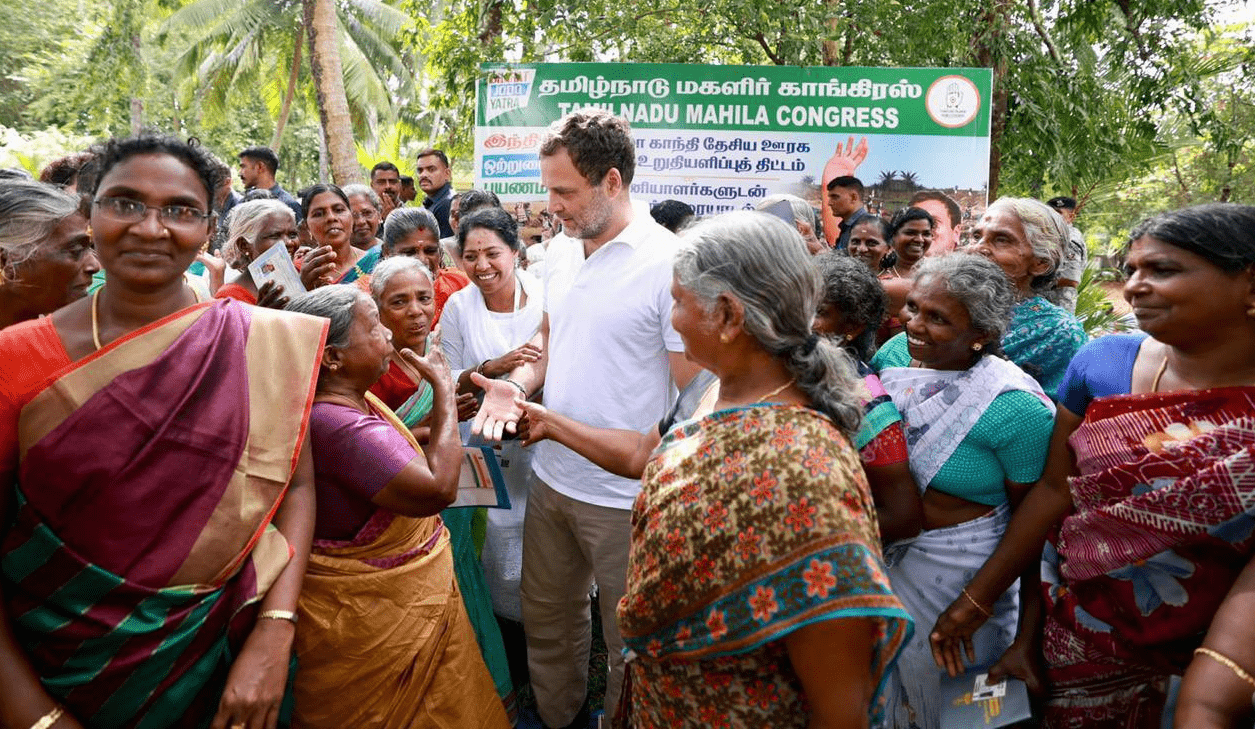 తమిళ యువతిని పెళ్ళి చేసుకుంటారా..? రాహుల్ గాంధీని ప్రశ్నించిన మహిళ తమిళ యువతిని పెళ్ళి చేసుకుంటారా..? రాహుల్ గాంధీని ప్రశ్నించిన మహిళ