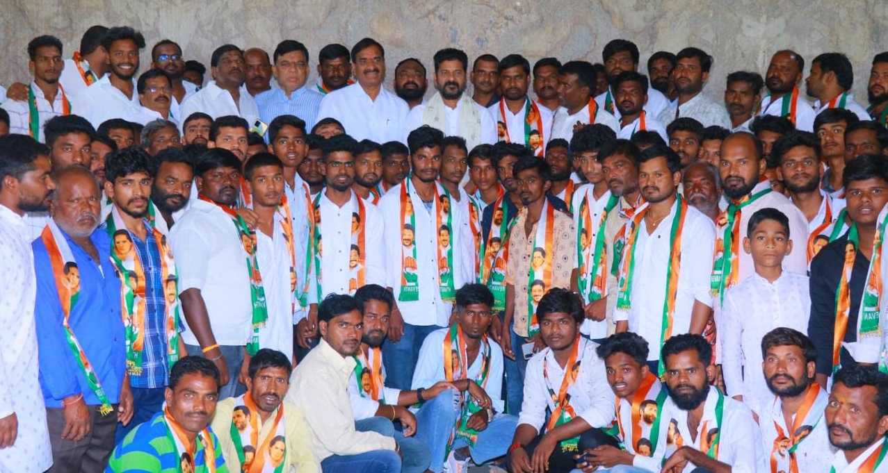 మునుగోడు: కాంగ్రెస్లోకి భారీగా చేరికలు మునుగోడు: కాంగ్రెస్లోకి భారీగా చేరికలు