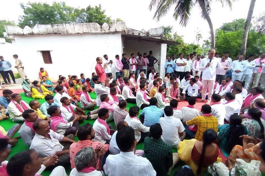 మద్యంతో గెలవాలని బీజేపీ నేతలు భావిస్తున్నారు: మంత్రి హరీశ్ రావు మద్యంతో గెలవాలని బీజేపీ నేతలు భావిస్తున్నారు: మంత్రి హరీశ్ రావు