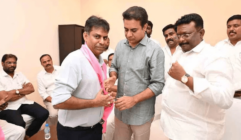 టీఆర్ఎస్లో చేరిన పారిశ్రామికవేత్త రవి కుమార్ టీఆర్ఎస్లో చేరిన పారిశ్రామికవేత్త రవి కుమార్