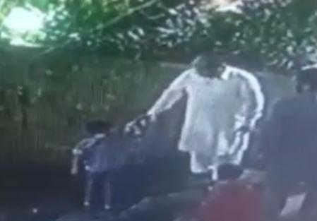 బర్త్డే పార్టీలో నీళ్లకు బదులు యాసిడ్ పంపిణీ.. ఇద్దరి పరిస్థితి విషమం బర్త్డే పార్టీలో నీళ్లకు బదులు యాసిడ్ పంపిణీ.. ఇద్దరి పరిస్థితి విషమం