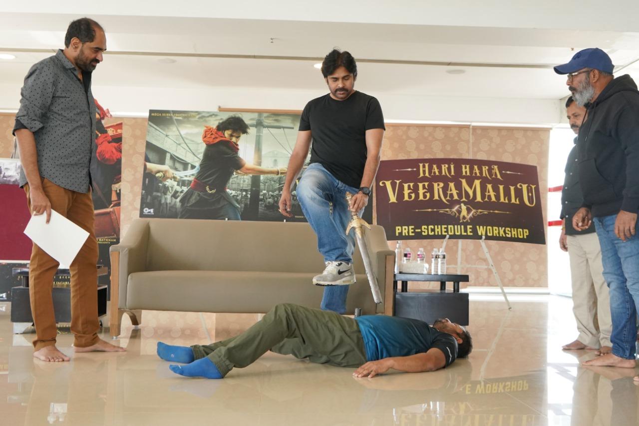 హరిహర వీరమల్లు మొదలుపెట్టాడు హరిహర వీరమల్లు మొదలుపెట్టాడు
