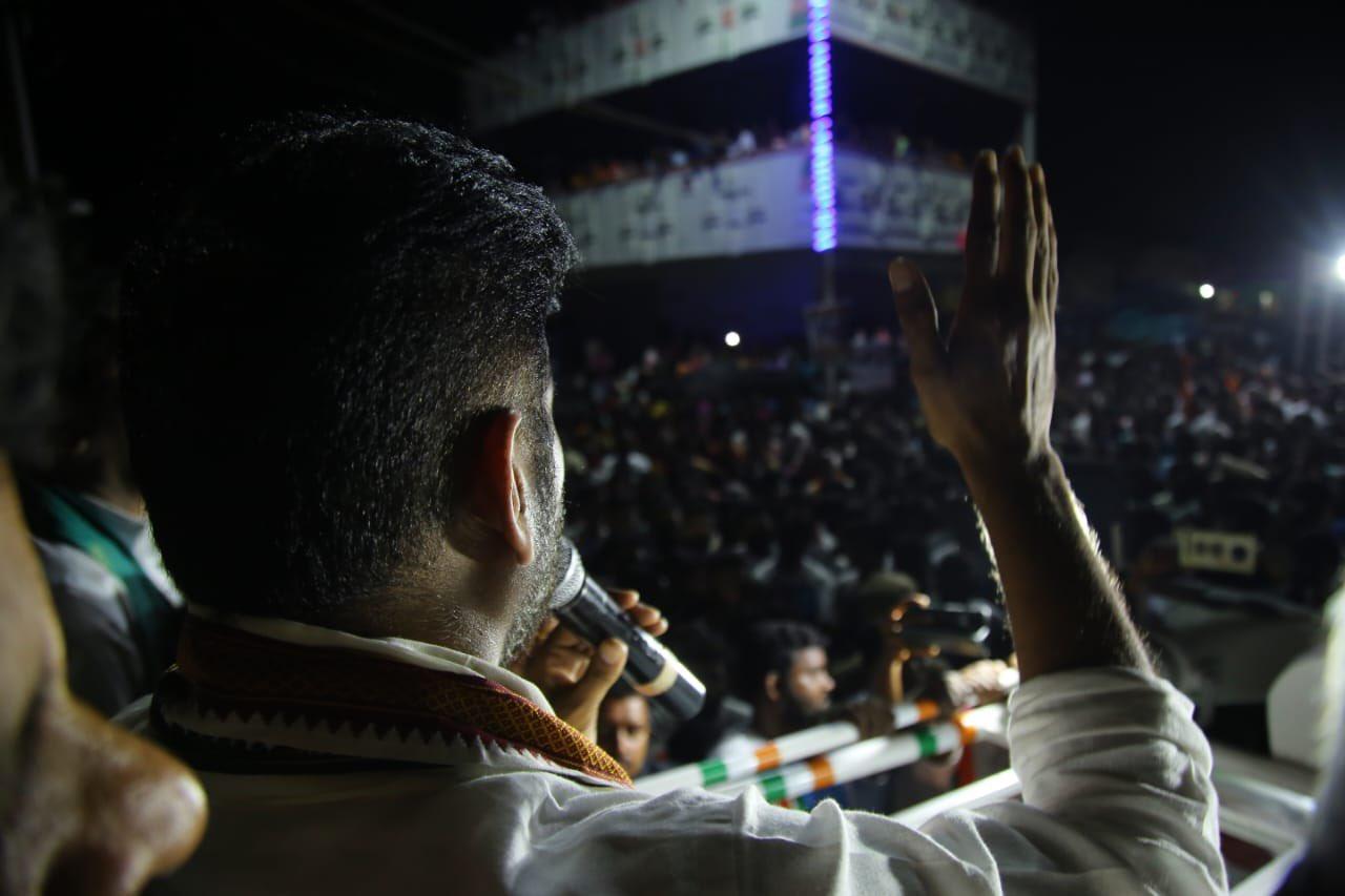 బ్యాలెట్లో TRS రెండో స్థానంలో ఉండడం నిబంధనలకు విరుద్ధం: రేవంత్ రెడ్డి బ్యాలెట్లో TRS రెండో స్థానంలో ఉండడం నిబంధనలకు విరుద్ధం: రేవంత్ రెడ్డి