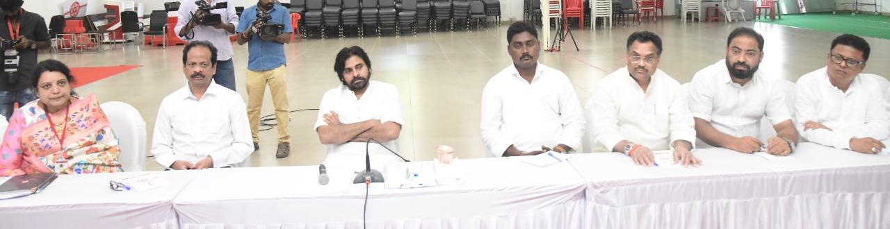 అచ్చోచ్చిన విశాఖ.. మూడున పవన్ మార్చ్: ప్రభుత్వం ఉలికిపాటు అచ్చోచ్చిన విశాఖ.. మూడున పవన్ మార్చ్: ప్రభుత్వం ఉలికిపాటు