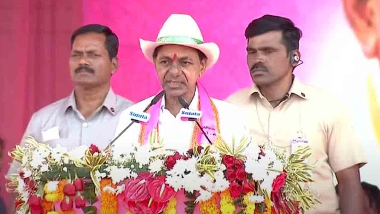 వచ్చిర్రు.. దొరికిర్రు మీరు టీవీల్లో చూసింది గింతే.. మున్మందు ఢిల్లీ పీఠమే దుమ్ము రేగిపోద్ది: CM KCR వచ్చిర్రు.. దొరికిర్రు మీరు టీవీల్లో చూసింది గింతే.. మున్మందు ఢిల్లీ పీఠమే దుమ్ము రేగిపోద్ది: CM KCR