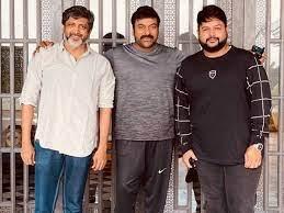 అయ్య బాబోయ్.. థమన్ని పట్టుకోలేకపోతున్నారుగా! అయ్య బాబోయ్.. థమన్ని పట్టుకోలేకపోతున్నారుగా!