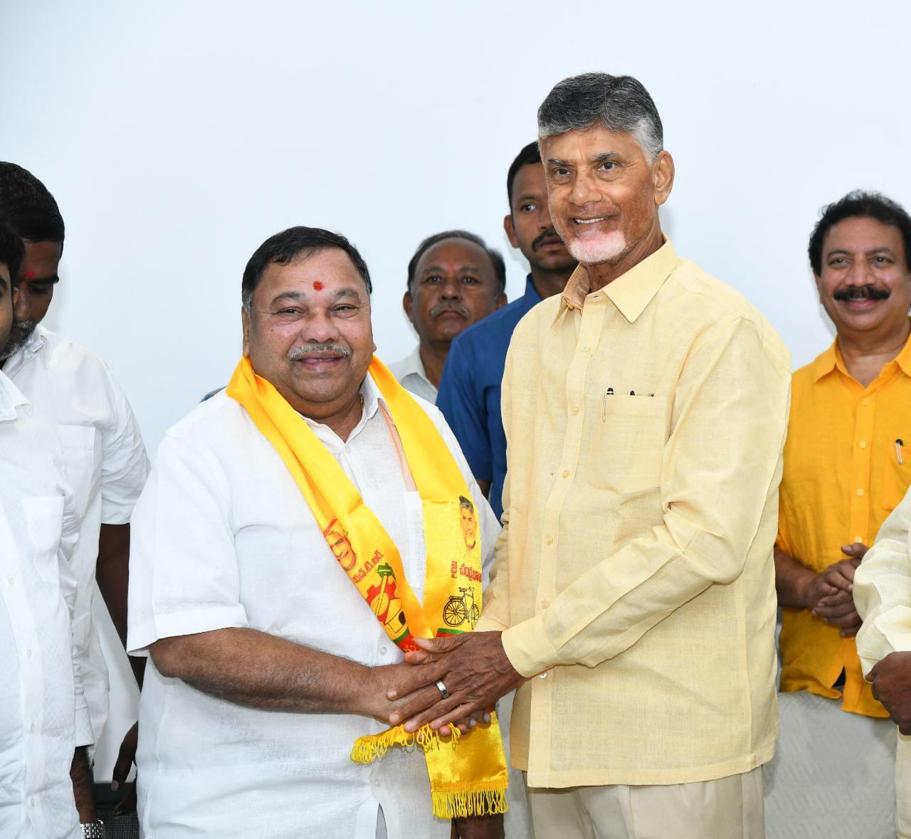 TDPలో చేరిన మాజీ ఎమ్మెల్సీ కాసాని జ్ఞానేశ్వర్ TDPలో చేరిన మాజీ ఎమ్మెల్సీ కాసాని జ్ఞానేశ్వర్