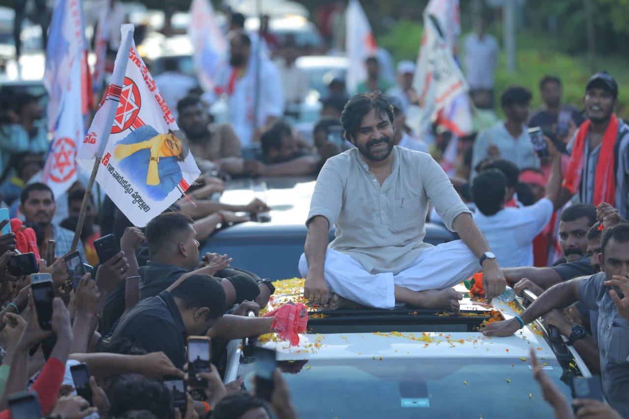 విశాఖలో పవన్ నిప్పు రాజేశారా!.. వందల్లో కార్యకర్తల మీద కేసులు విశాఖలో పవన్ నిప్పు రాజేశారా!.. వందల్లో కార్యకర్తల మీద కేసులు