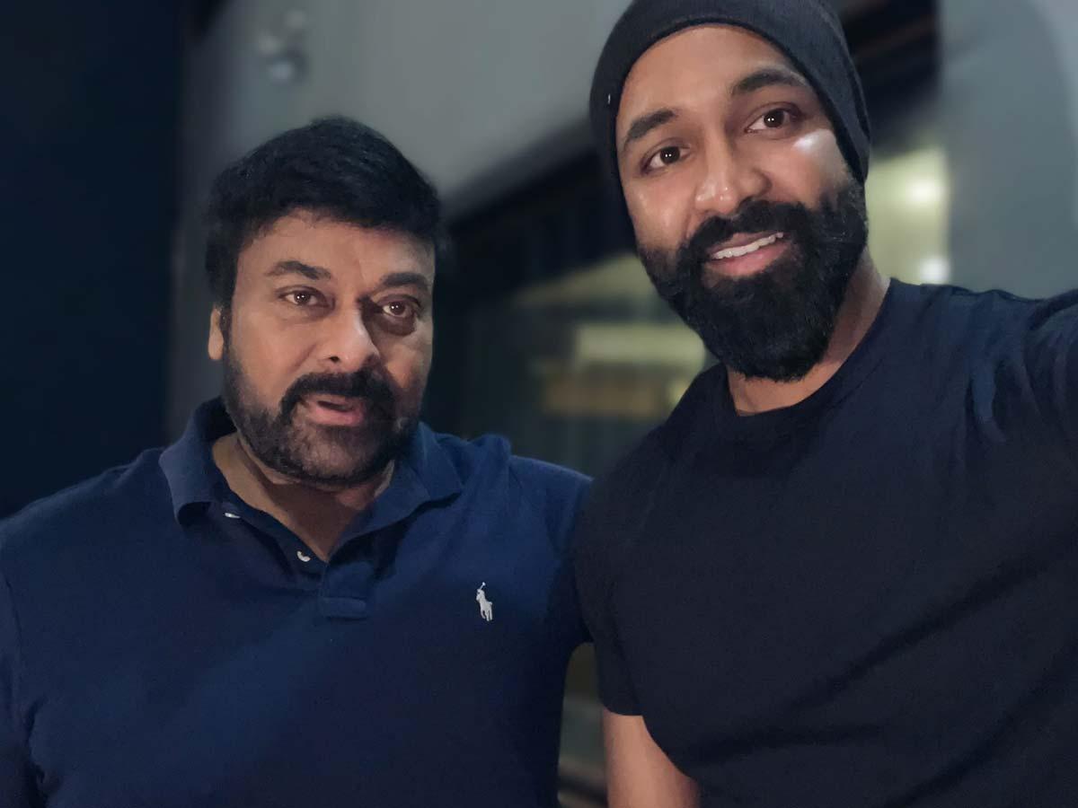 చిరంజీవి-గరికపాటి కాంట్రవర్సీ.. మంచు విష్ణు ఊహించని రియాక్షన్! చిరంజీవి-గరికపాటి కాంట్రవర్సీ.. మంచు విష్ణు ఊహించని రియాక్షన్!