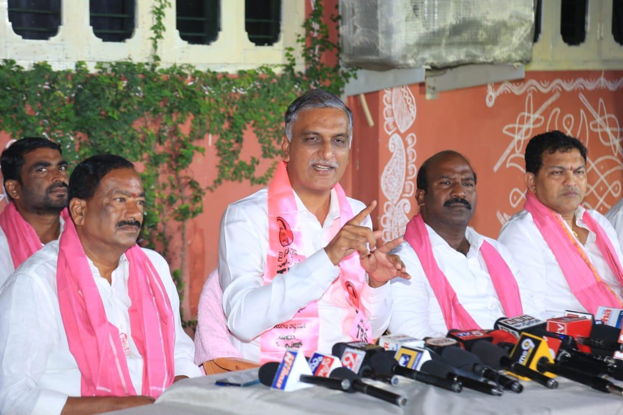 బీజేపీ నేతల మాటలు హాస్యాస్పదం: మంత్రి హరీశ్రావు బీజేపీ నేతల మాటలు హాస్యాస్పదం: మంత్రి హరీశ్రావు