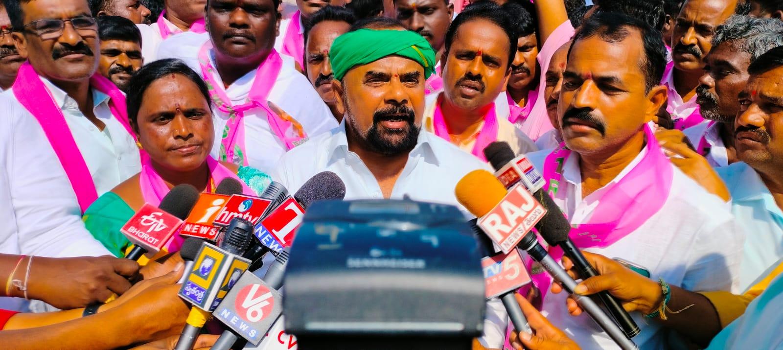యాదాద్రిని అపవిత్రం చేయొద్దు: గొంగిడి మహేందర్ రెడ్డి యాదాద్రిని అపవిత్రం చేయొద్దు: గొంగిడి మహేందర్ రెడ్డి