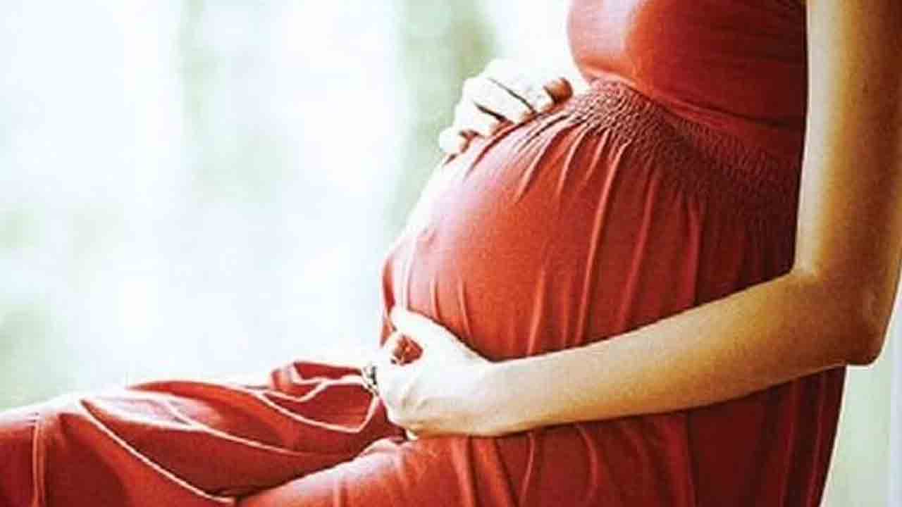 మైనర్ అబ్బాయిని తీసుకెళ్లి పెళ్లాడింది.. గర్భం ధరించింది.. ఇంతలో! మైనర్ అబ్బాయిని తీసుకెళ్లి పెళ్లాడింది.. గర్భం ధరించింది.. ఇంతలో!