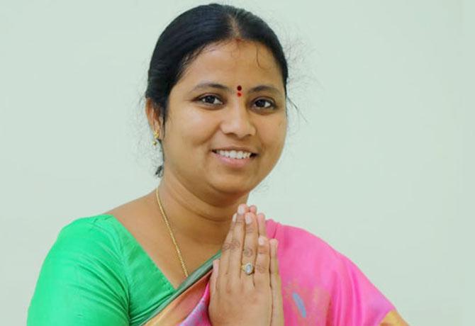పండంటి బిడ్డకు జన్మనిచ్చిన ఇల్లందు ఎమ్మెల్యే పండంటి బిడ్డకు జన్మనిచ్చిన ఇల్లందు ఎమ్మెల్యే