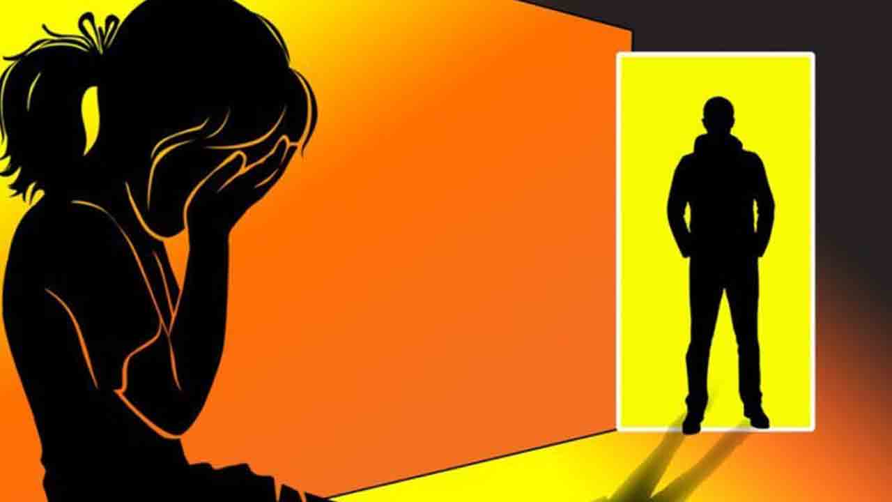 హైదరాబాద్లో దారుణం.. స్కూల్లో 4 ఏండ్ల బాలికపై లైంగిక దాడి హైదరాబాద్లో దారుణం.. స్కూల్లో 4 ఏండ్ల బాలికపై లైంగిక దాడి