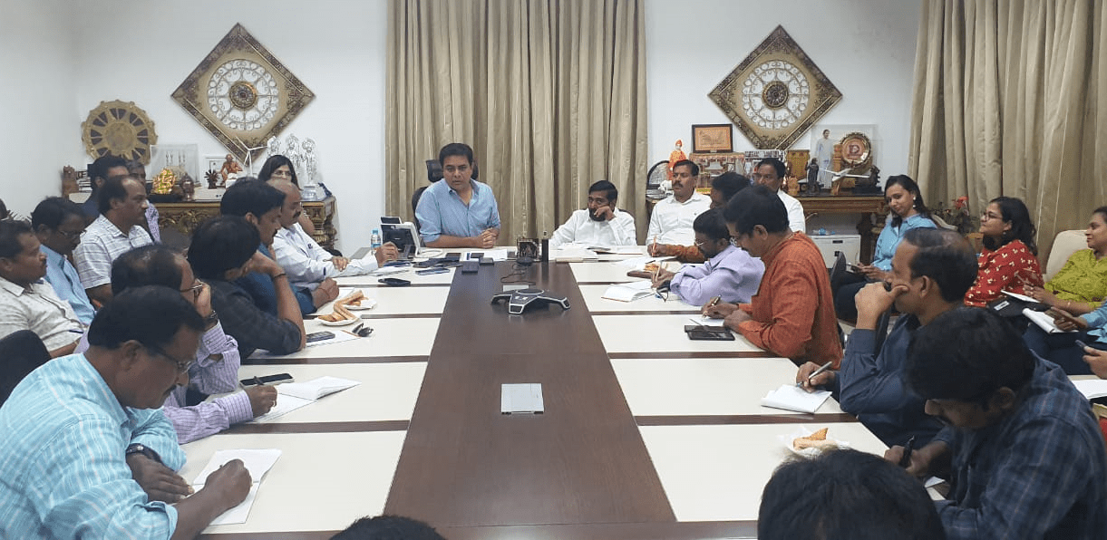 కాంట్రాక్టర్ బలుపుకు.. మునుగోడు ఆత్మగౌరవానికి ఎన్నిక: కేటీఆర్ కాంట్రాక్టర్ బలుపుకు.. మునుగోడు ఆత్మగౌరవానికి ఎన్నిక: కేటీఆర్