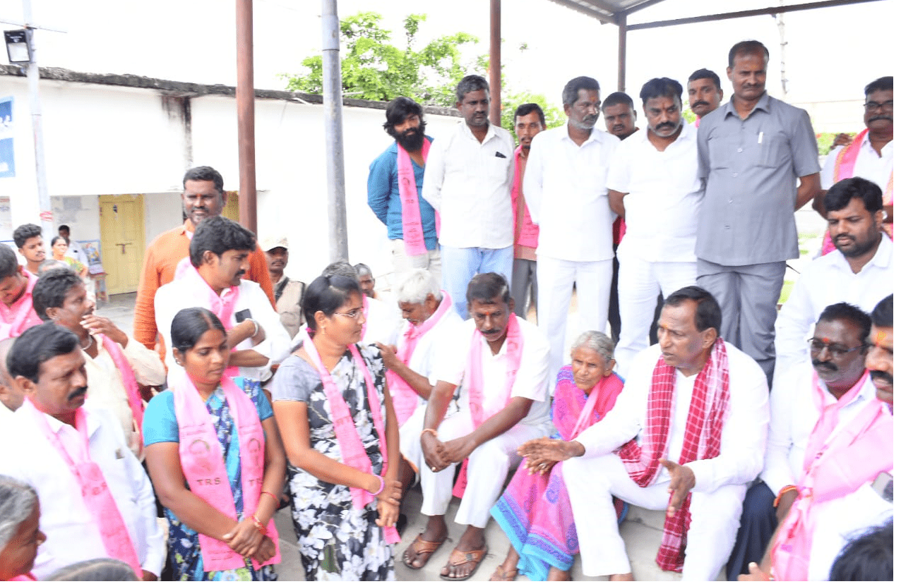 నా లెక్క పాలు అమ్మినవా.. నీకు డబ్బులెక్కడివి రాజగోపాల్?: మల్లారెడ్డి నా లెక్క పాలు అమ్మినవా.. నీకు డబ్బులెక్కడివి రాజగోపాల్?: మల్లారెడ్డి