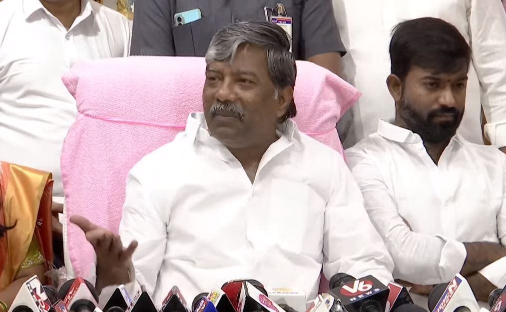 ఊపిరి ఉన్నంత వరకు TRSలోనే.. పార్టీ మారాల్సిన అవసరం నాకు లేదు: పద్మారావు గౌడ్ ఊపిరి ఉన్నంత వరకు TRSలోనే.. పార్టీ మారాల్సిన అవసరం నాకు లేదు: పద్మారావు గౌడ్