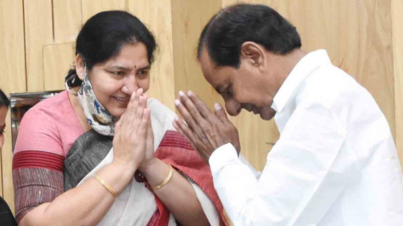 KCRకు కృతజ్ఞతతో.. ఆ రోజు వరకు చెప్పులు వేసుకోను: మంత్రి సత్యవతి ప్రతిజ్ఞ KCRకు కృతజ్ఞతతో.. ఆ రోజు వరకు చెప్పులు వేసుకోను: మంత్రి సత్యవతి ప్రతిజ్ఞ
