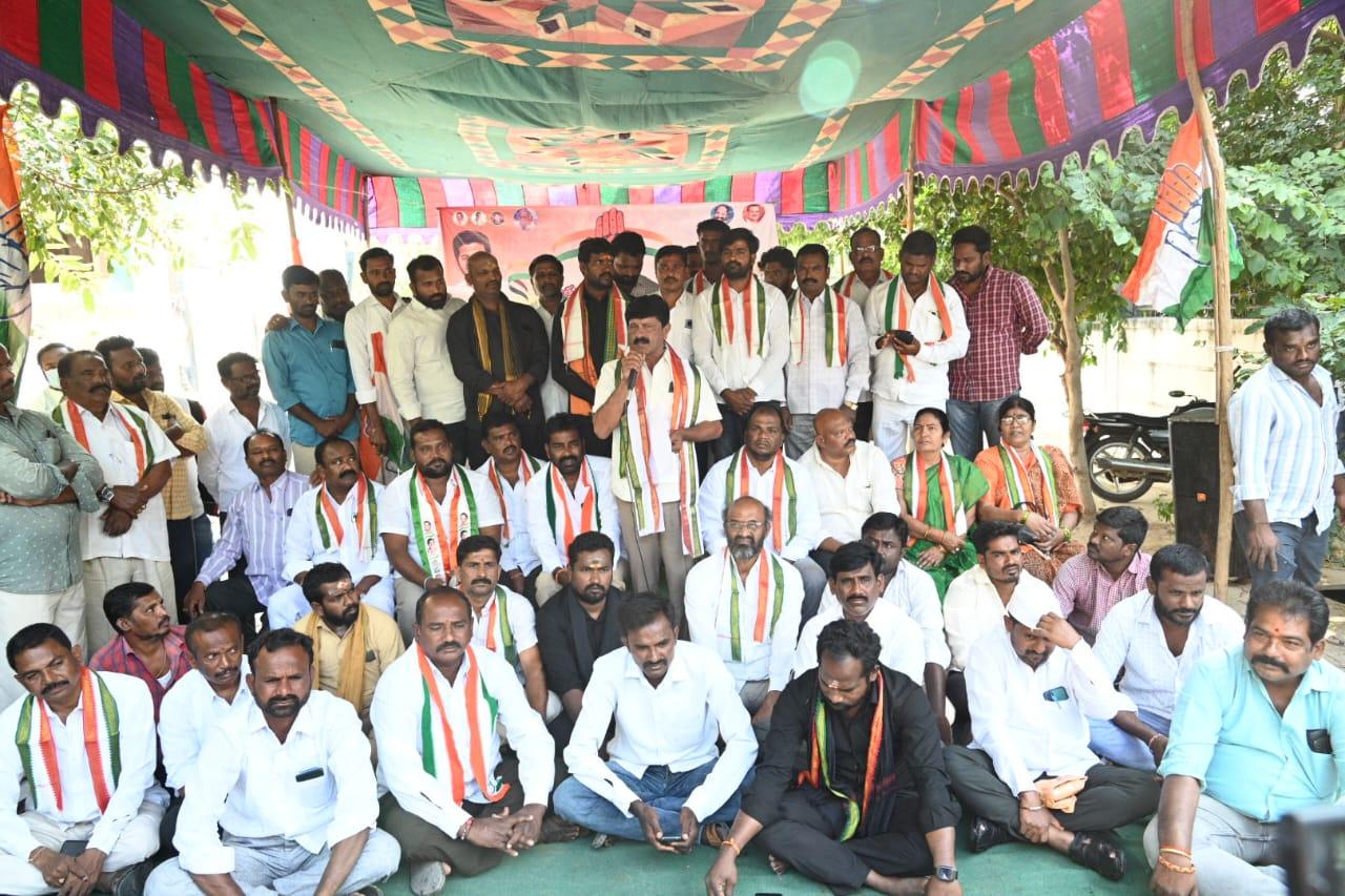 రైతు పోరుబాట.. కాంగ్రెస్ నిరసనలు! రైతు పోరుబాట.. కాంగ్రెస్ నిరసనలు!